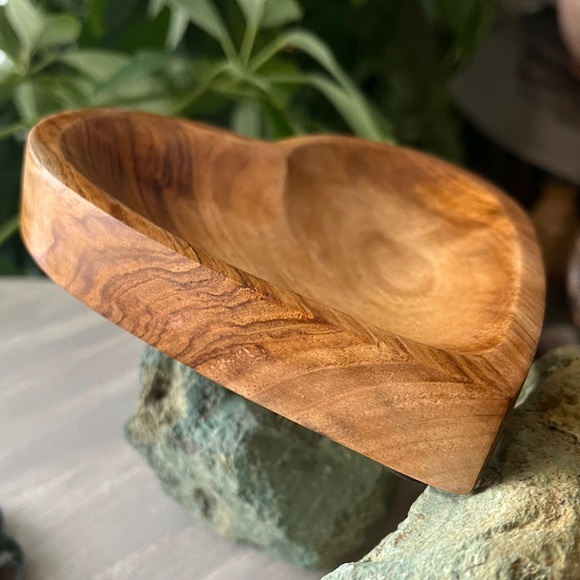 Wood Heart Dish - Picture 2 of 5